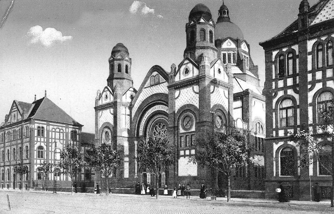Die Synagoge und ihre Schulgebäude, Neusatz, 1909