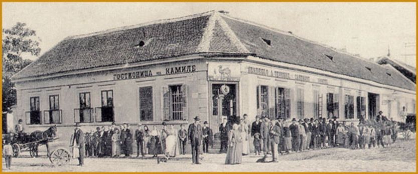 The crowd outside the Camel Inn, Lebarski Sokak, Novi Sad, 1900