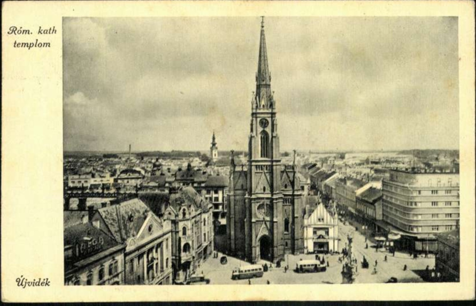 Die römisch-katholische Kirche von oben, Wohnhäuser rechts, 1942, Mariä-Namen-Kirche, Neusatz