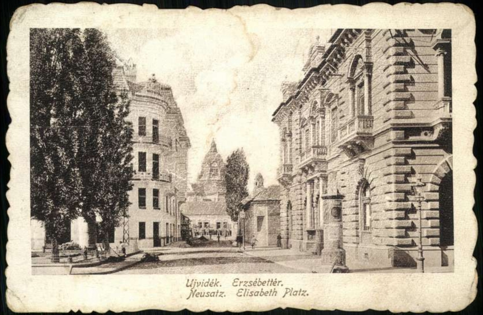 Elisabethplatz, ein Eckturm und dahinter eine Kirchturmspitze, Neusatz, bis März 1918