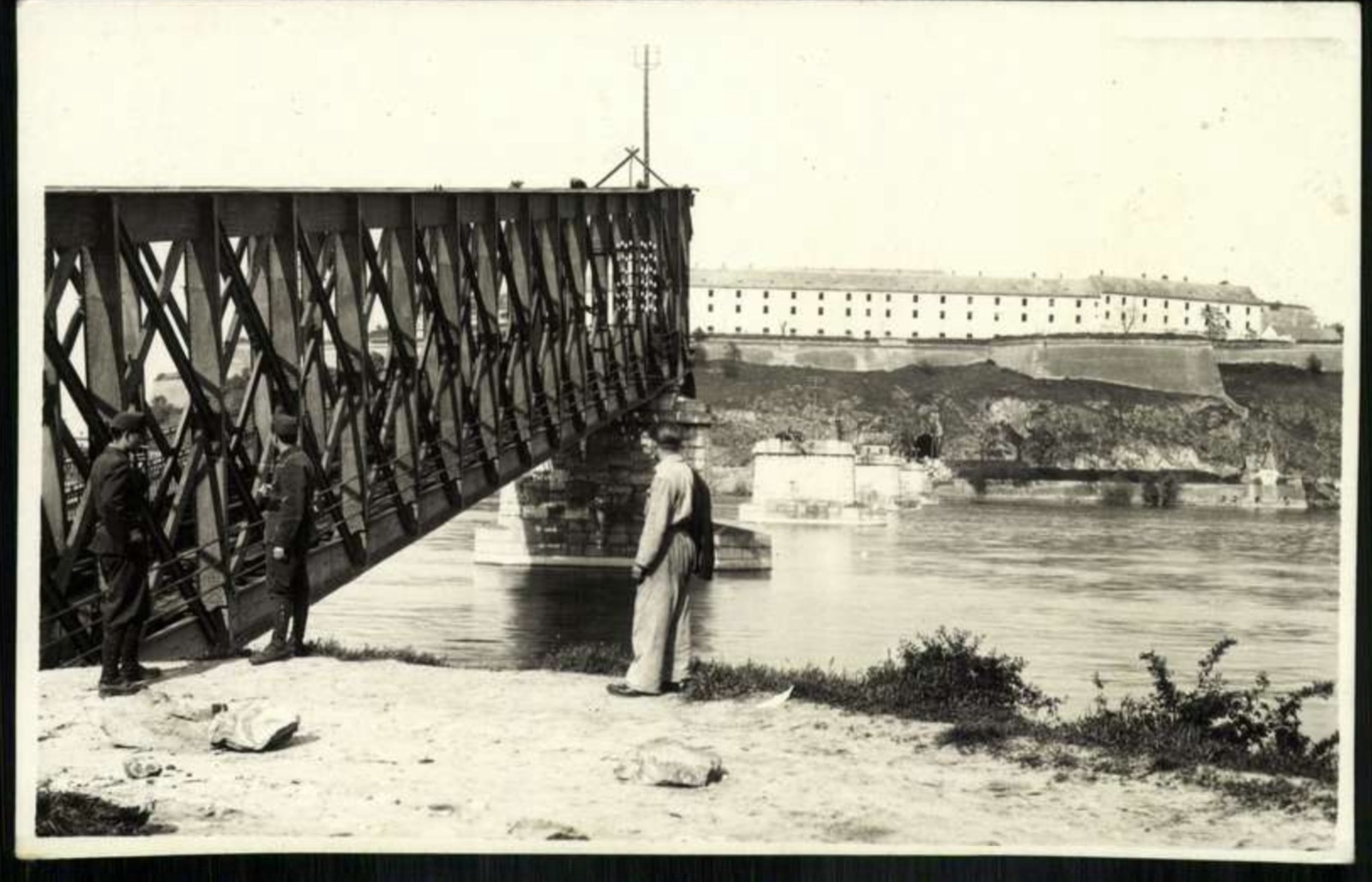 Uniformed men at the railway bridge, Novi Sad, Franz Josef Bridge, 1919–1941