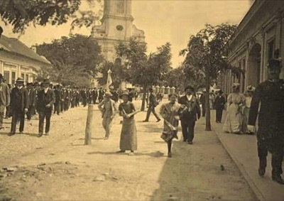 A crowd in Almaška Street, Almaska Church, Novi Sad, around 1900