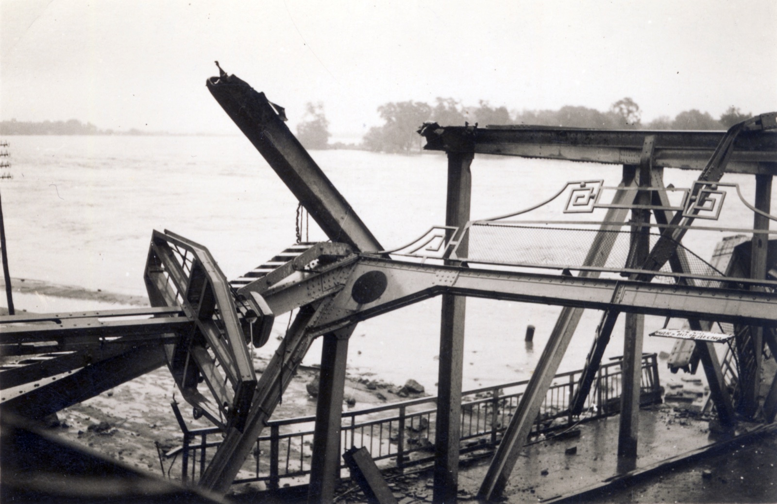 The Broken Deck of the Tomislav Bridge, Novi Sad, 1942, Prince Tomislav Bridge