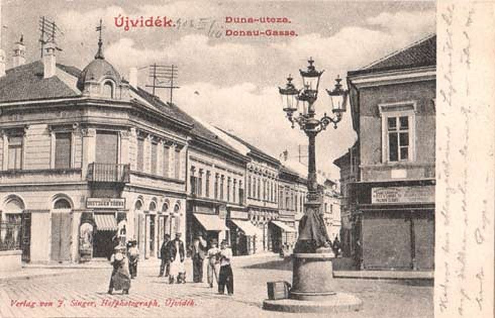 The tall street lamp in the middle, Dunavska Street, Novi Sad, 1907