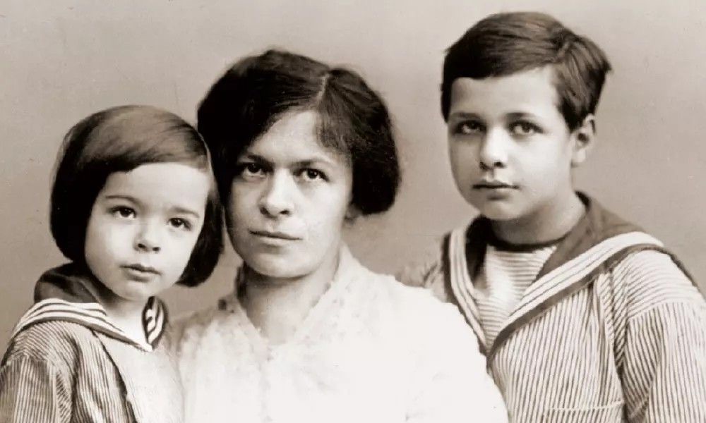 Mileva Marić Einstein with two of her children, The Marić House, Kisačka 20, Novi Sad, 1910–1920
