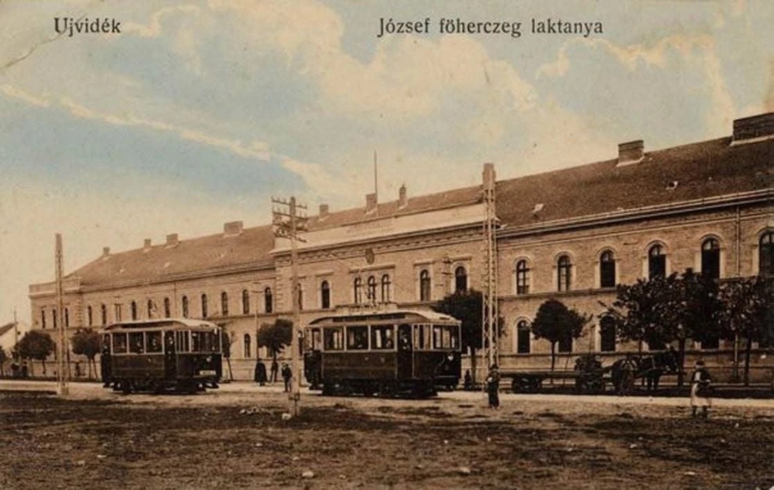 Two trams outside the Archduke Joseph barracks, Honvéd Barracks, Novi Sad, 1911–1918