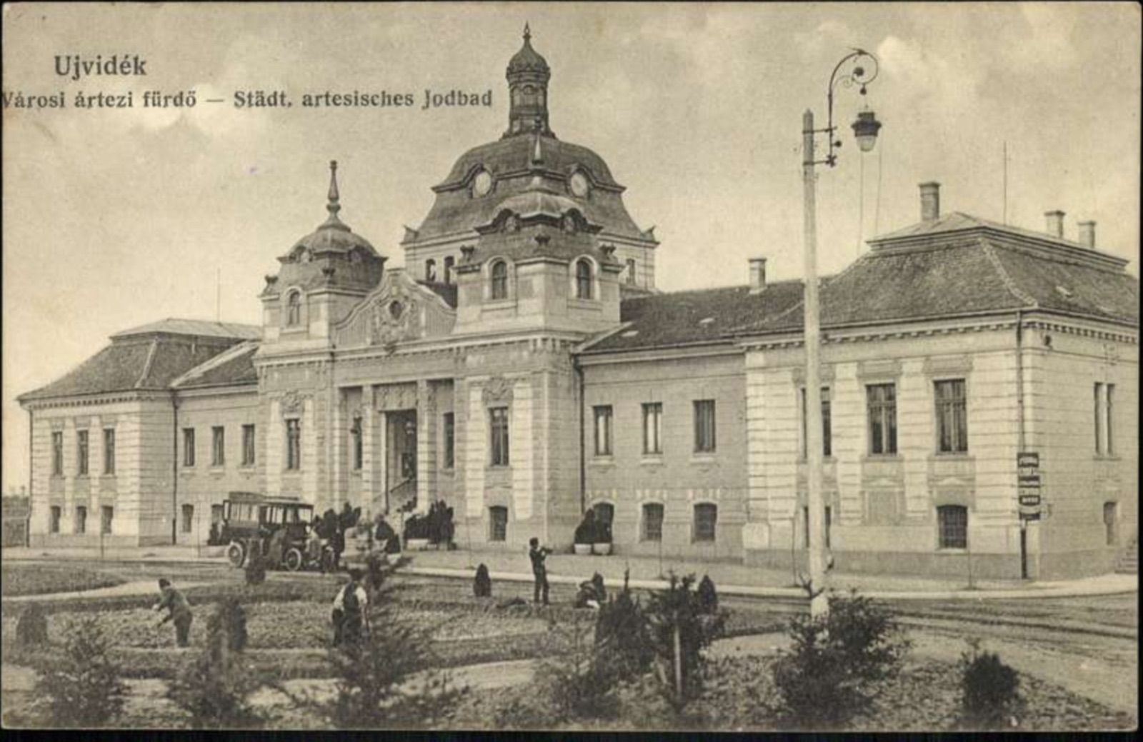The City Artesian Baths, Gardeners Before the Entrance Towers, 1912, Iodine Spa, Novi Sad