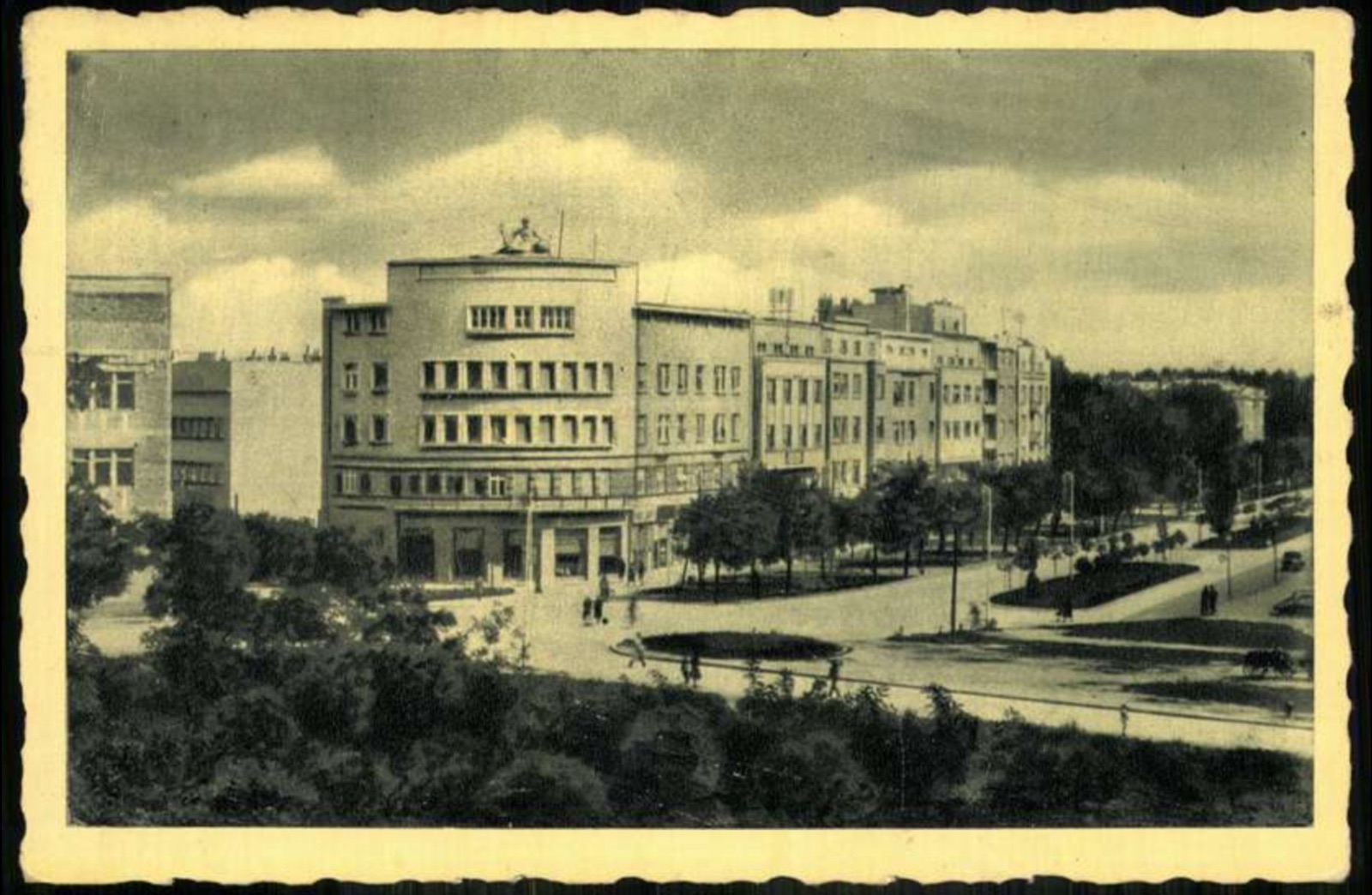 Eine Figurengruppe auf der Eckbrüstung am Boulevard, Königin-Maria-Boulevard, Neusatz, 1941–1944
