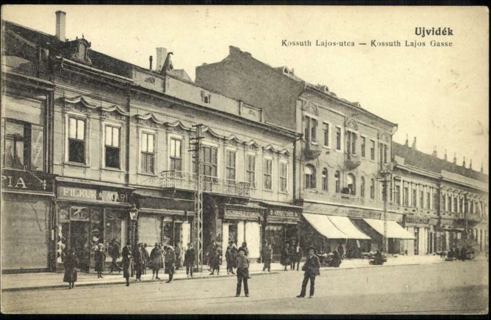 Die Kossuth-Lajos-Gasse, eine belebte Geschäftsstraße, Hauptgasse, Neusatz, 1896–1918