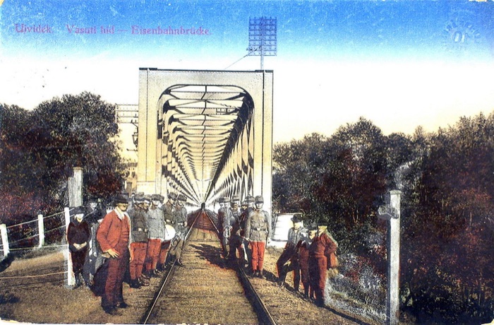 Soldiers on the railway bridge, Franz Josef Bridge, Novi Sad, 1914–1918