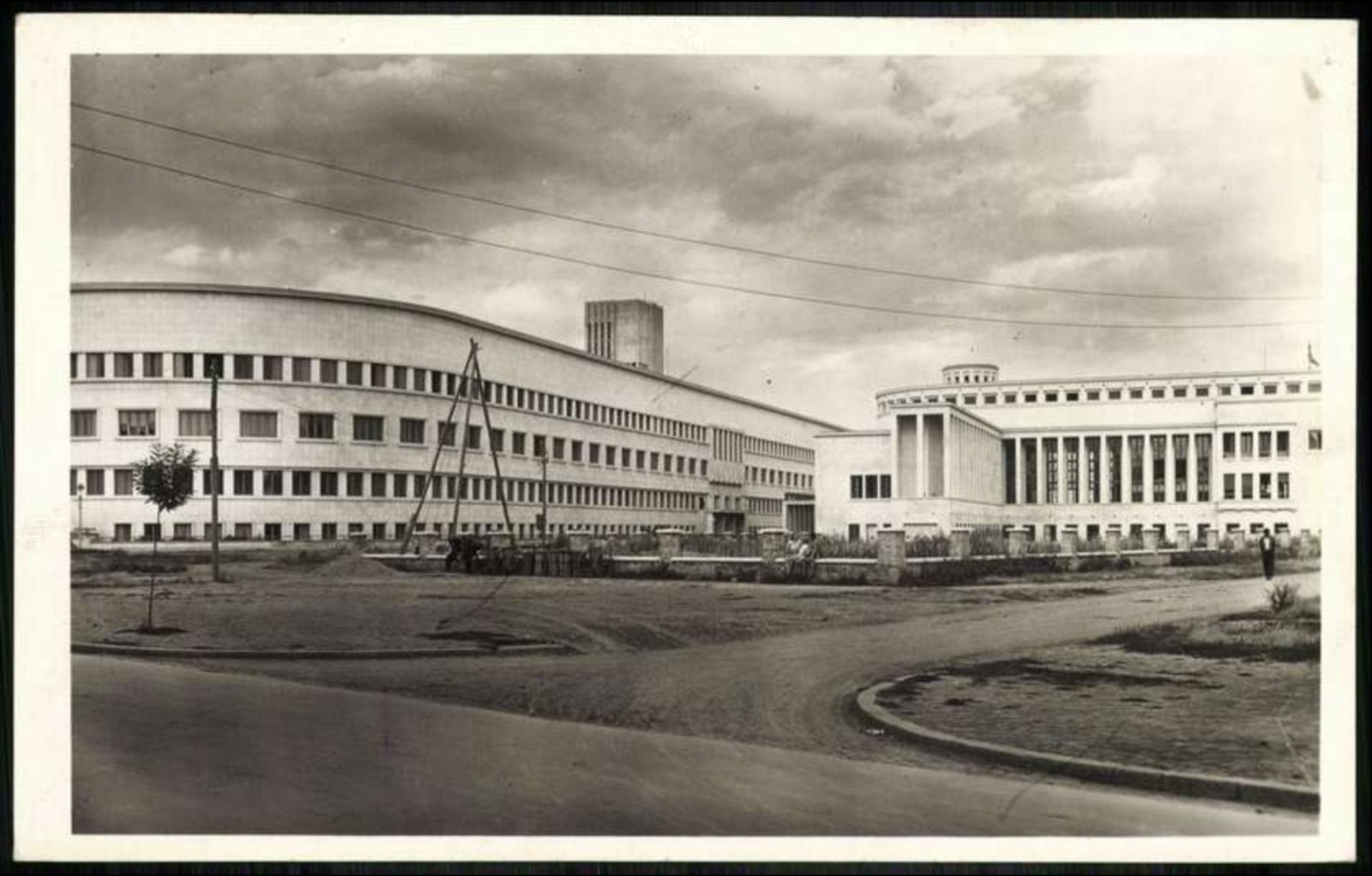 A curved modern building under finishing work, Novi Sad, Banovina Palace, 1941–1945