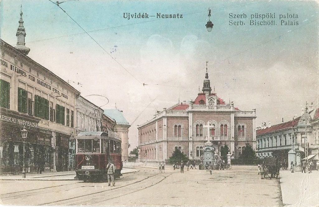 Eine Straßenbahn am serbischen Bischofspalast vorbeifahrend, Bischofspalais, Neusatz, 1911–1918