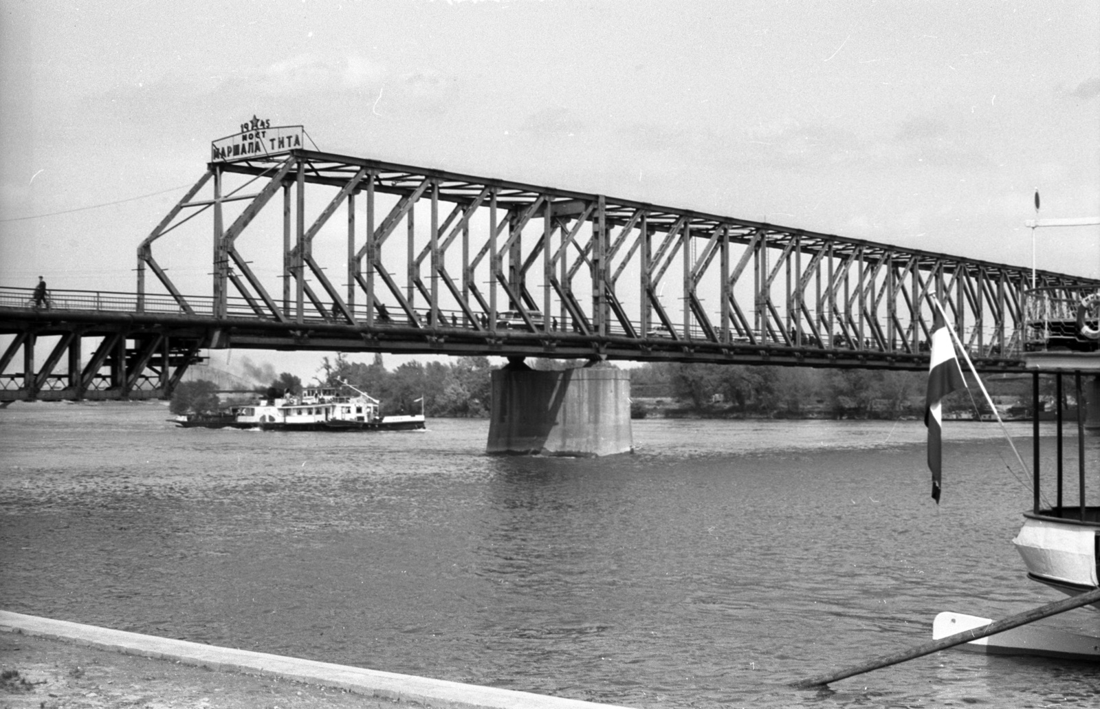 Die Marschall-Tito-Brücke, Neusatz, 1965