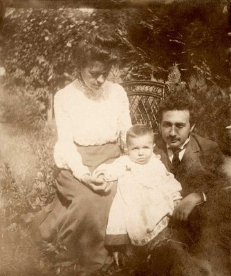 In the garden with a baby, The Marić House, Kisačka 20, Novi Sad, 1904–1911