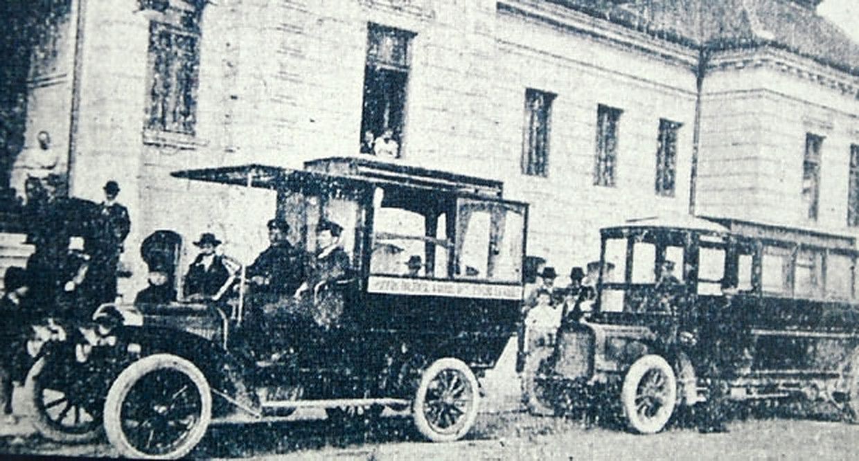 Motor omnibuses at the Iodine Spa, Novi Sad, circa 1910